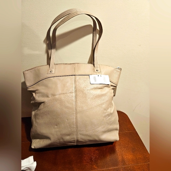 NWT COACH LAURA LEATHER TOTEstyle: F18336 – SILVER/SAND - Picture 2 of 7